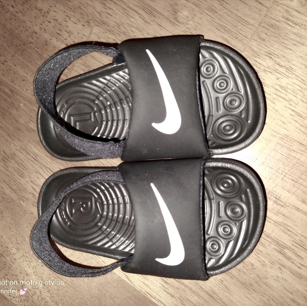 Toddler Nike Size 6 EUC